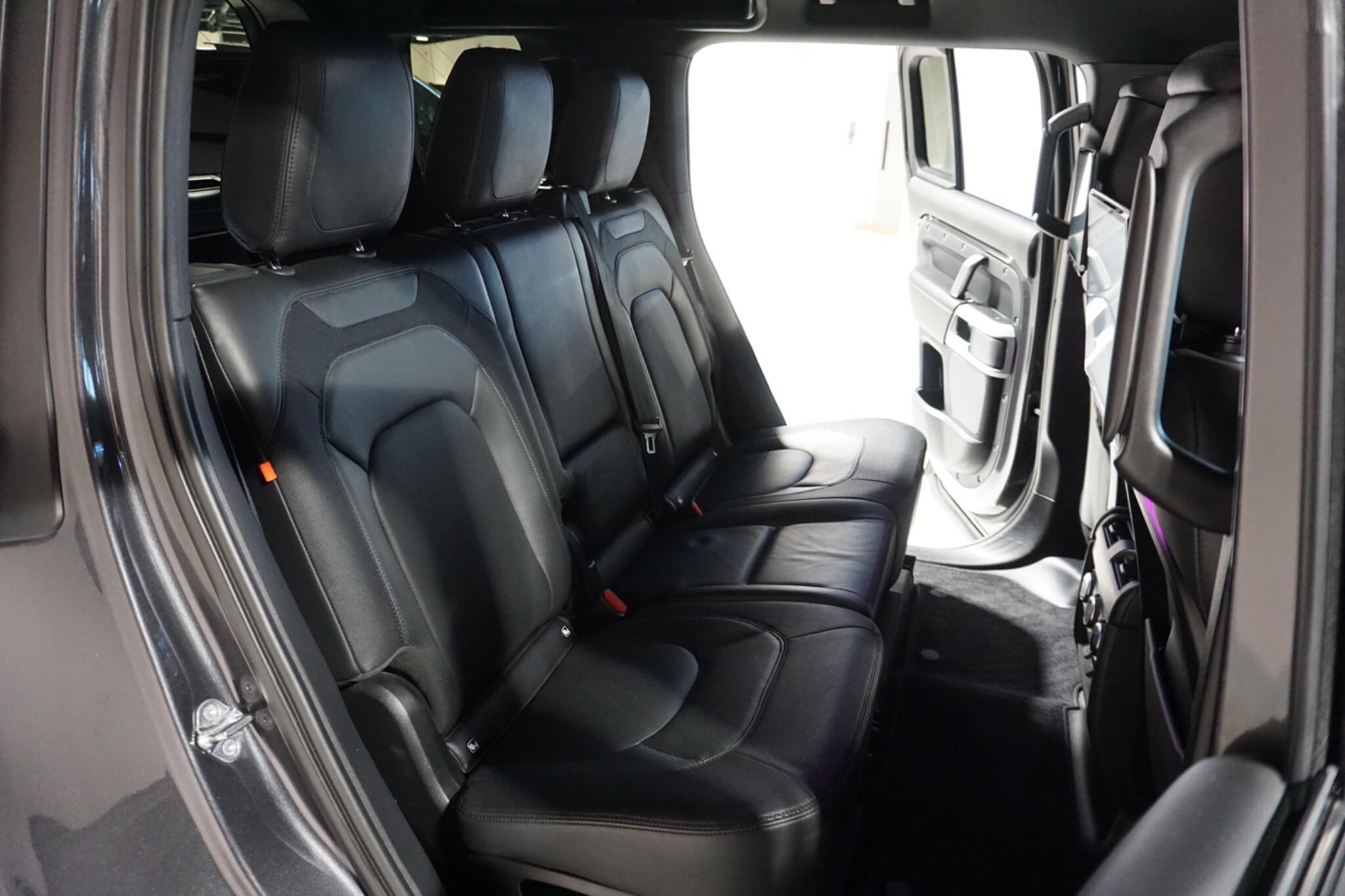 Land Rover Defender 110 3.0 D300 MHEV X-Dynamic HSE SUV 5dr Diesel Auto 4WD Euro 6 (s/s) (300 ps)